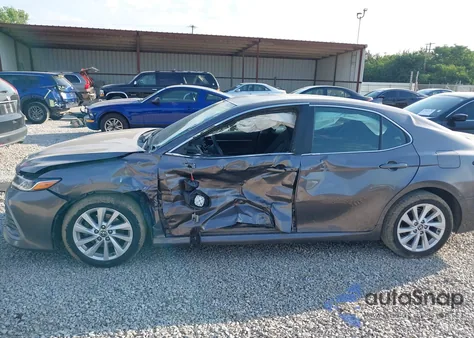 2023 Toyota Camry Le z USA, uszkodzony, nr VIN 4T1C11AK7PU111157